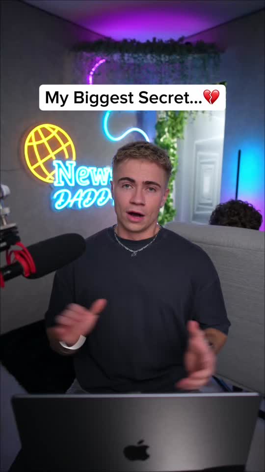 Everyone go follow @unlucky.cloud NOW or you not getting the news 😤